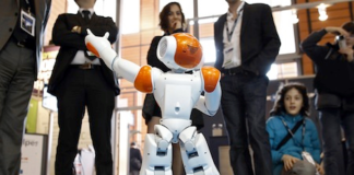 மைக்ரோசாப்ட் : தன்னியக்க ரோபோக்களுக்கான புதிய பணிதளம் வெளியீடு