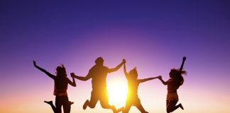 வாழ்க்கையை எளிமையுடன் மகிழச்சியாக கையாள சில டிப்ஸ்.! (Tips for living a simple and happy life)