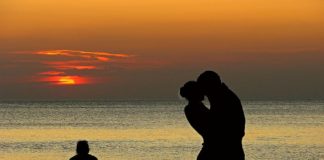 ஒரு தலையாய் ஒரு காதல் lovers-pair-love-jealousy