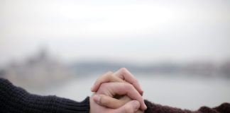 இரு பார்வைகளின் கதை..