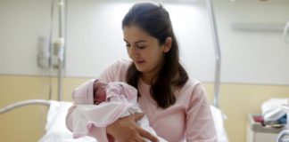 குழந்தையின் குரல் UN0269508_0